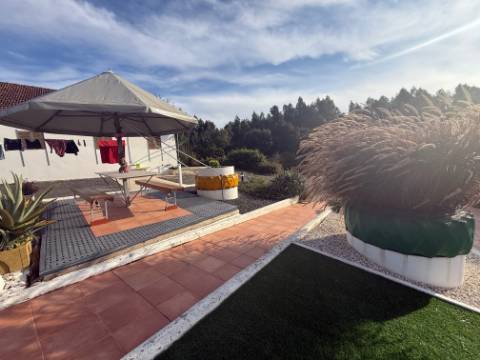 Quintinha com habitação, armazéns e terreno - Rio Maior