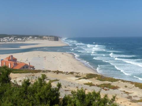 Moradia T3 térrea com piscina - entre a Foz do Arelho e Caldas da Rainha