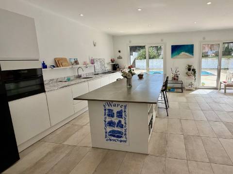 Moradia moderna T4 com piscina - a 10 minutos da praia de São Martinho do Porto