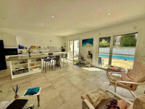 Moradia moderna T4 com piscina - a 10 minutos da praia de São Martinho do Porto