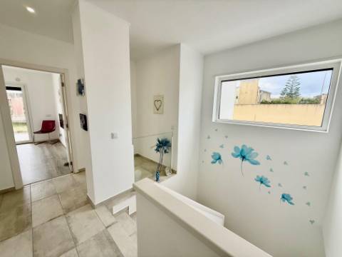 Moradia moderna T4 com piscina - a 10 minutos da praia de São Martinho do Porto