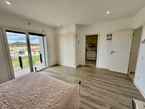 Moradia moderna T4 com piscina - a 10 minutos da praia de São Martinho do Porto