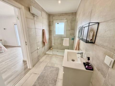 Moradia moderna T4 com piscina - a 10 minutos da praia de São Martinho do Porto