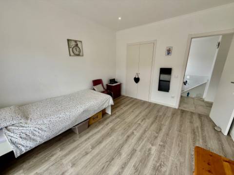 Moradia moderna T4 com piscina - a 10 minutos da praia de São Martinho do Porto