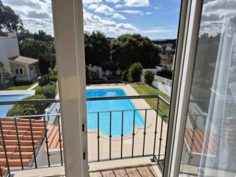 MORADIA T3 COM PISCINA EM CONDOMINIO FECHADO - ALFEIZERÃO