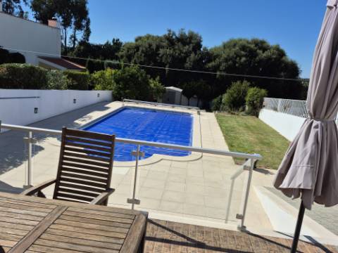 MORADIA T3 COM PISCINA EM CONDOMINIO FECHADO - ALFEIZERÃO