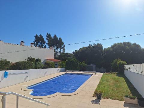 MORADIA T3 COM PISCINA EM CONDOMINIO FECHADO - ALFEIZERÃO