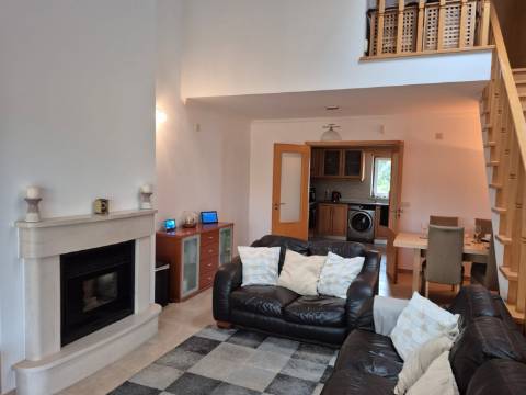 MORADIA T3 COM PISCINA EM CONDOMINIO FECHADO - ALFEIZERÃO