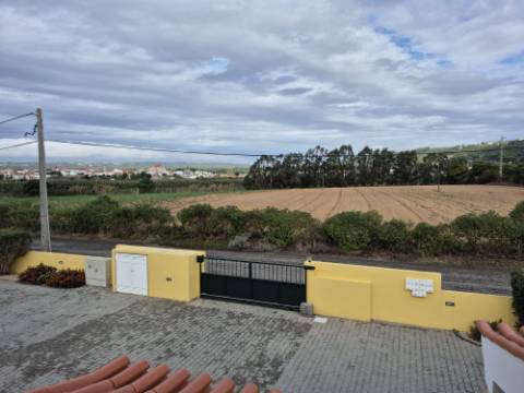 MORADIA T3 COM PISCINA EM CONDOMINIO FECHADO - ALFEIZERÃO