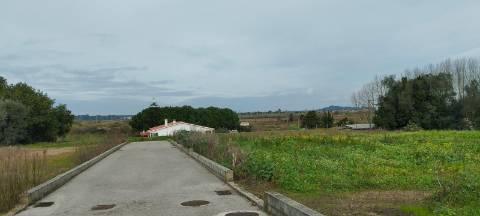 Terreno localizado em local muito calmo