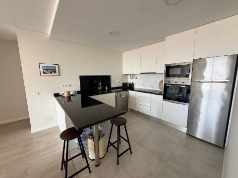 APARTAMENTO T2 COM PISCINA NA COBERTURA EM S. MARTINHO DO PORTO