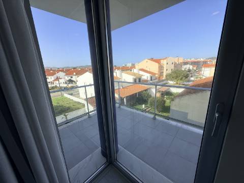 APARTAMENTO T2 COM PISCINA NA COBERTURA EM S. MARTINHO DO PORTO
