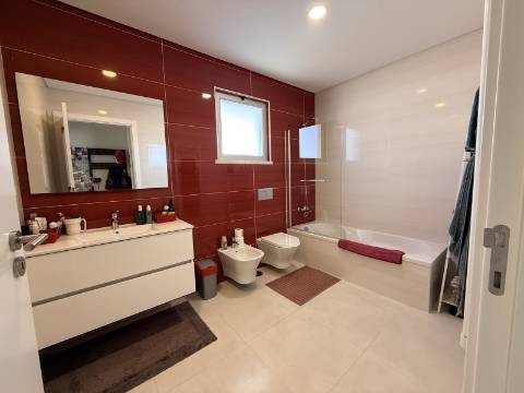 APARTAMENTO T2 COM PISCINA NA COBERTURA EM S. MARTINHO DO PORTO