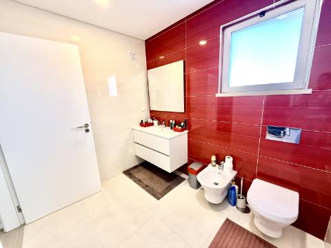 APARTAMENTO T2 COM PISCINA NA COBERTURA EM S. MARTINHO DO PORTO