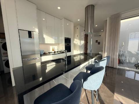 MORADIA CONTEMPORÂNEA TÉRREA T3 COM PISCINA AQUECIDA NA SERRA DO BOURO