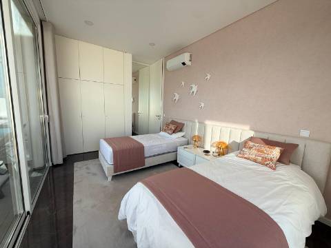 MORADIA CONTEMPORÂNEA TÉRREA T3 COM PISCINA AQUECIDA NA SERRA DO BOURO