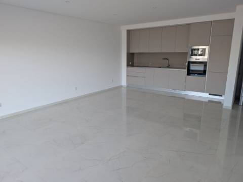 APARTAMENTO T2 DE LUXO NO CENTRO DA NAZARE