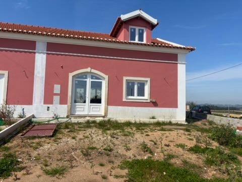 MORADIA T2 GEMINADA TOTALMENTE REMODELADA EM PAINHO - CADAVAL