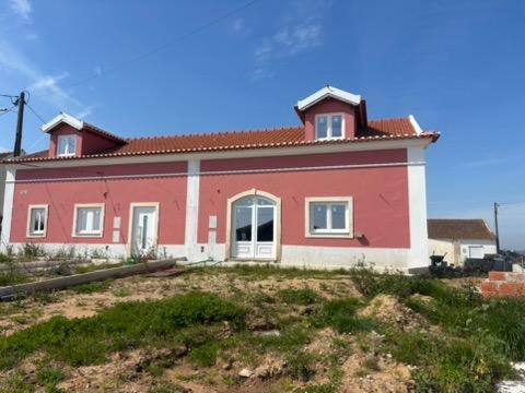 MORADIA T2 GEMINADA TOTALMENTE REMODELADA EM PAINHO - CADAVAL