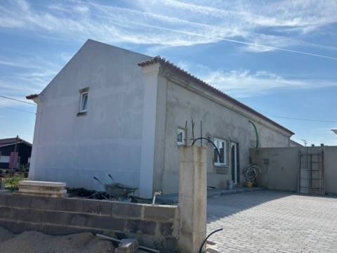 MORADIA T2 GEMINADA TOTALMENTE REMODELADA EM PAINHO - CADAVAL