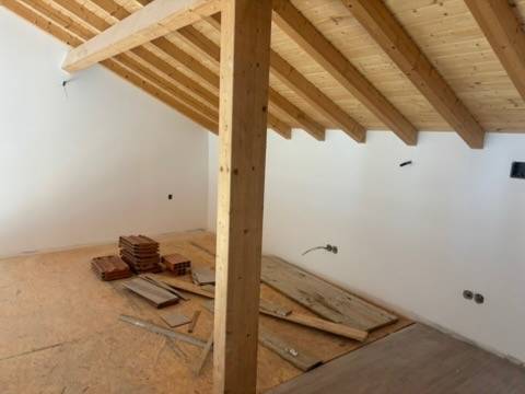 MORADIA T2 GEMINADA TOTALMENTE REMODELADA EM PAINHO - CADAVAL