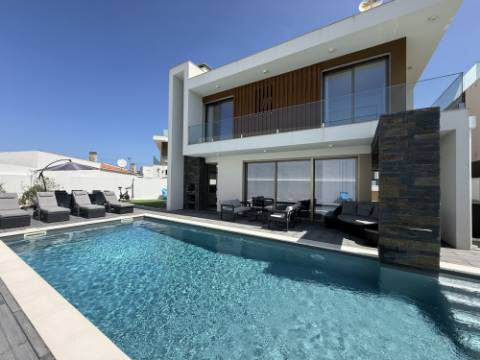 
MORADIA DE LUXO COM PISCINA EM SALIR DO PORTO
