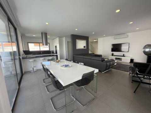 
MORADIA DE LUXO COM PISCINA EM SALIR DO PORTO
