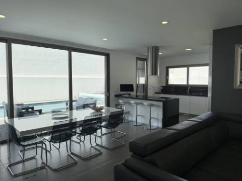 
MORADIA DE LUXO COM PISCINA EM SALIR DO PORTO
