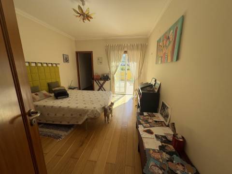 MORADIA DE ARQUITETURA TRADICIONAL PORTUGUESA COM PISCINA PRIVADA - PRÓXIMA DE SÃO MARTINHO DO PORTO