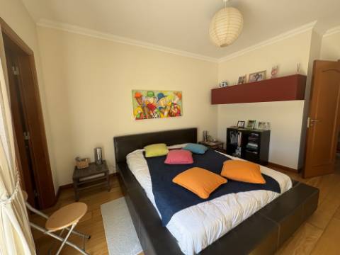 MORADIA DE ARQUITETURA TRADICIONAL PORTUGUESA COM PISCINA PRIVADA - PRÓXIMA DE SÃO MARTINHO DO PORTO