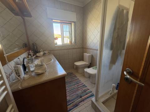 MORADIA DE ARQUITETURA TRADICIONAL PORTUGUESA COM PISCINA PRIVADA - PRÓXIMA DE SÃO MARTINHO DO PORTO