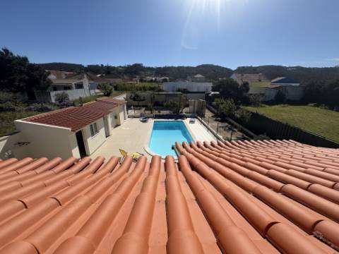 MORADIA DE ARQUITETURA TRADICIONAL PORTUGUESA COM PISCINA PRIVADA - PRÓXIMA DE SÃO MARTINHO DO PORTO