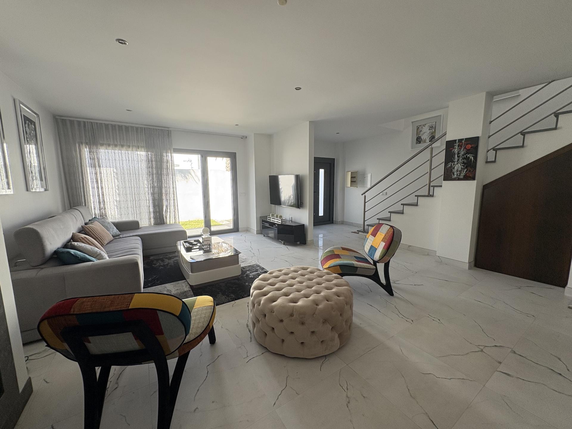 MORADIA EXCLUSIVA COM PISCINA - A POUCOS PASSOS DA PRAIA DE SALIR DO PORTO