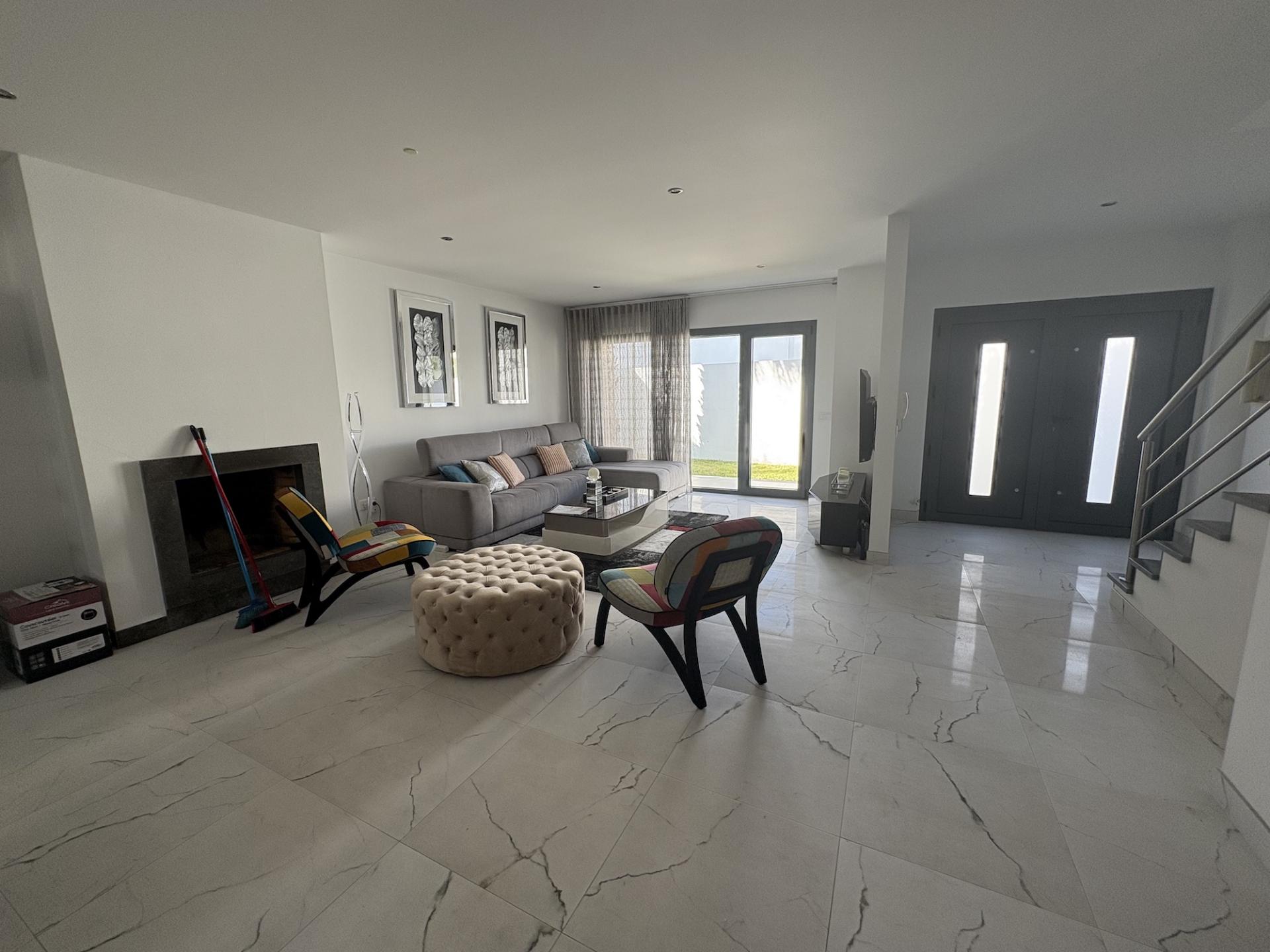 MORADIA EXCLUSIVA COM PISCINA - A POUCOS PASSOS DA PRAIA DE SALIR DO PORTO