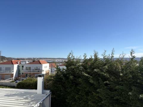 MORADIA EXCLUSIVA COM PISCINA - A POUCOS PASSOS DA PRAIA DE SALIR DO PORTO