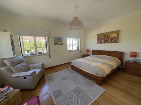 MORADIA EXCLUSIVA COM PISCINA - A POUCOS PASSOS DA PRAIA DE SALIR DO PORTO