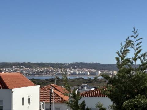 MORADIA EXCLUSIVA COM PISCINA - A POUCOS PASSOS DA PRAIA DE SALIR DO PORTO