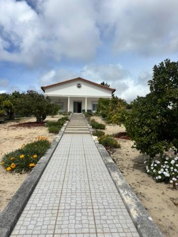 MORADIA TEA ISOLADA DE ARQUITETURA TRADICIONAL PORTUGUESA - FANHAIS, NAZARÉ