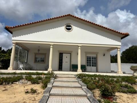 MORADIA TEA ISOLADA DE ARQUITETURA TRADICIONAL PORTUGUESA - FANHAIS, NAZARÉ