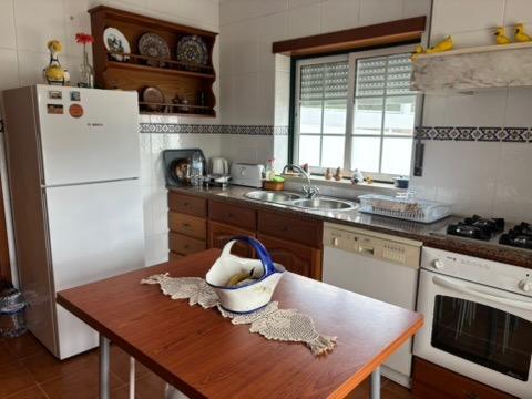 MORADIA TEA ISOLADA DE ARQUITETURA TRADICIONAL PORTUGUESA - FANHAIS, NAZARÉ