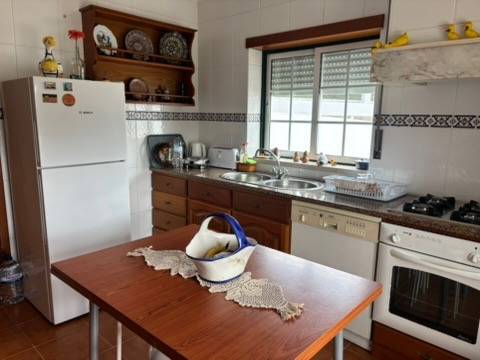 MORADIA TEA ISOLADA DE ARQUITETURA TRADICIONAL PORTUGUESA - FANHAIS, NAZARÉ