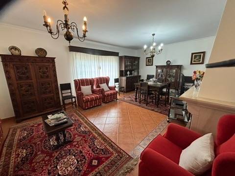 MORADIA TEA ISOLADA DE ARQUITETURA TRADICIONAL PORTUGUESA - FANHAIS, NAZARÉ