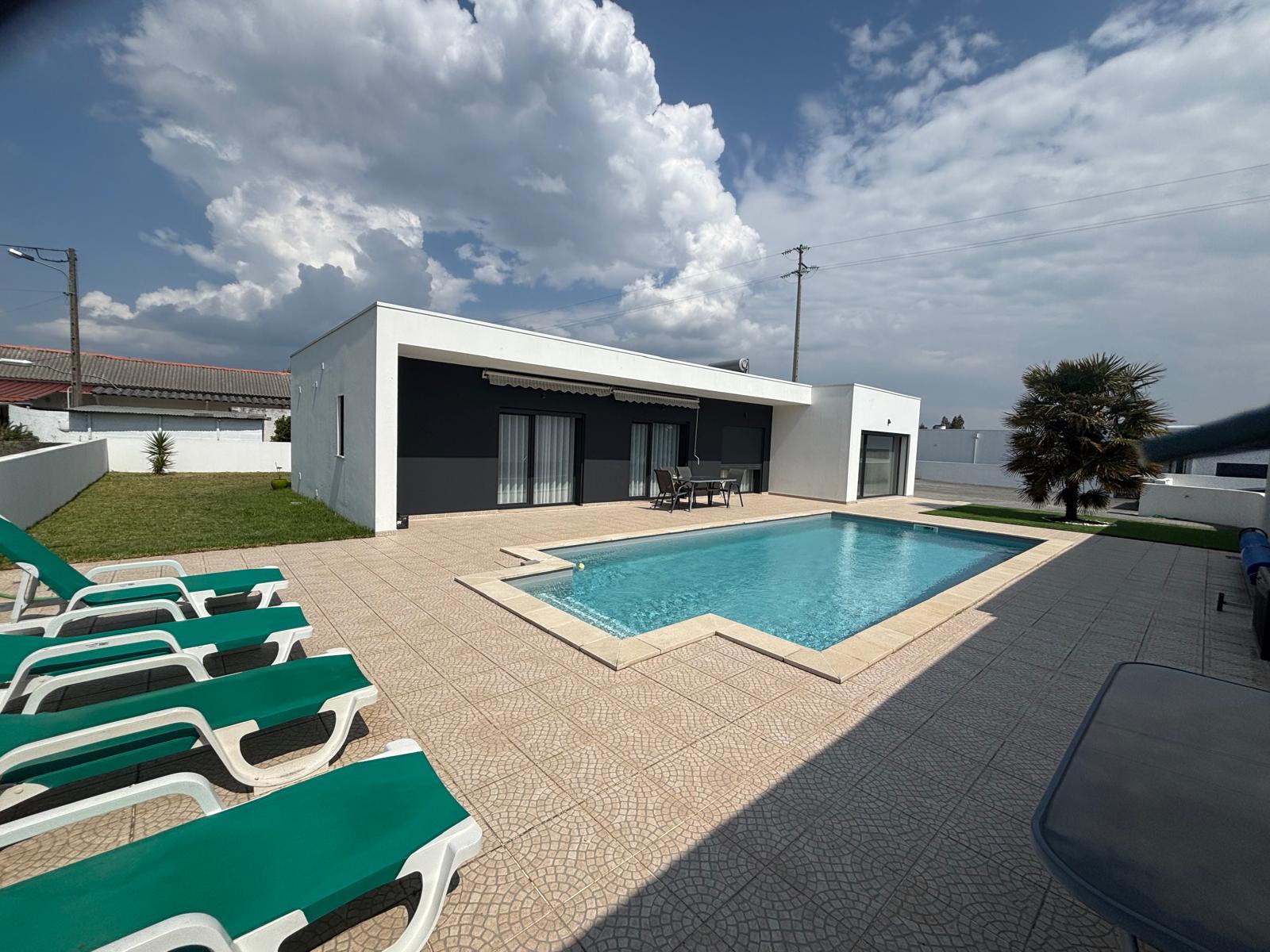 MORADIA T3 MODERNA COM PISCINA EM PATAIAS-GARE