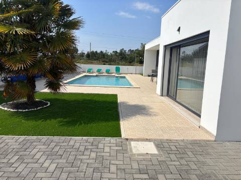MORADIA T3 MODERNA COM PISCINA EM PATAIAS-GARE
