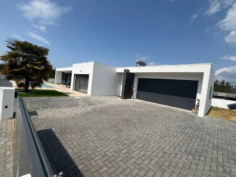 MORADIA T3 MODERNA COM PISCINA EM PATAIAS-GARE