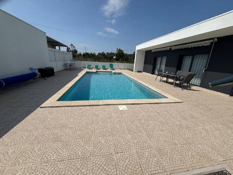 MORADIA T3 MODERNA COM PISCINA EM PATAIAS-GARE