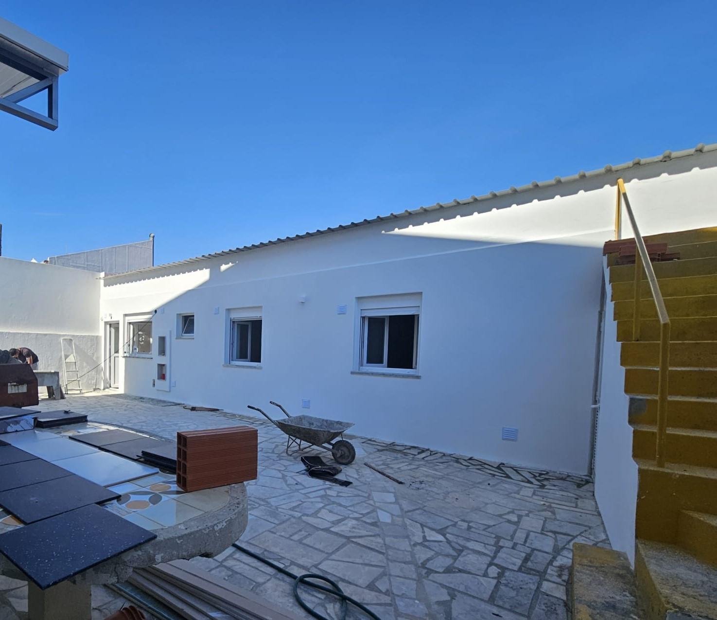 MORADIA TÉRREA COM 2 QUARTOS EM ALFEIZERÃO