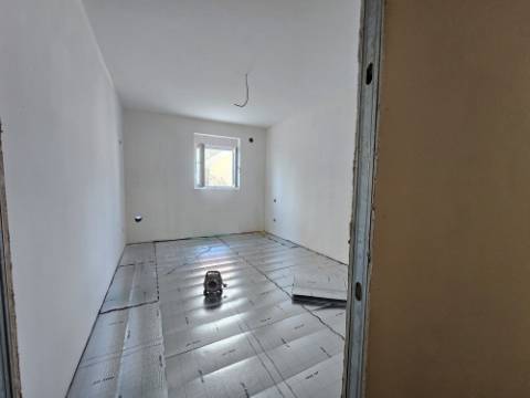 MORADIA TÉRREA COM 2 QUARTOS EM ALFEIZERÃO