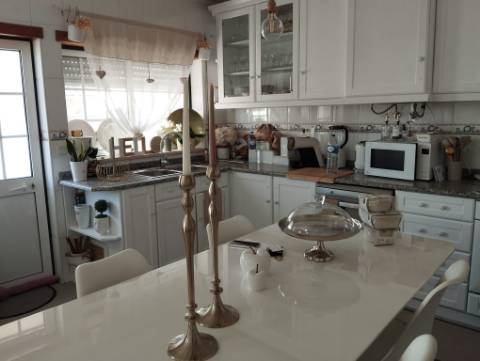 EXCELENTE APARTAMENTO T3 COM GARAGEM PARA 2 CARROS - MARTINGANÇA