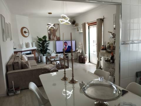 EXCELENTE APARTAMENTO T3 COM GARAGEM PARA 2 CARROS - MARTINGANÇA